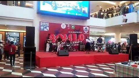 Kompetisi lagu Rohani Di Mega Mall. Sekolah Tunas Muda Berkarya Menang sebagai Juara Harapan