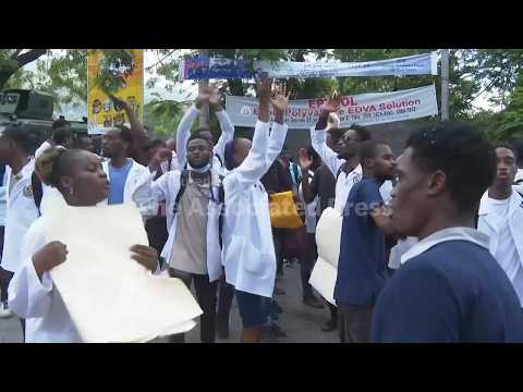 Medical students in Haiti march to demand the reopening of main public hospital
