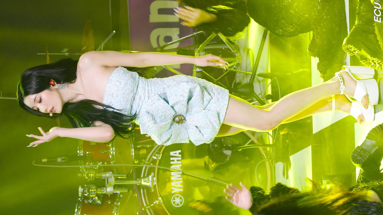 권은비 (Kwon Eun Bi) Glitch (글리치) [4K60P] 220903 양산 청소년한마음축제 직캠 FANCAM BY ECU