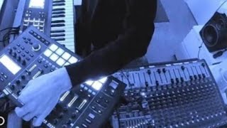 Live clubmusic with hardware @deepworldlive