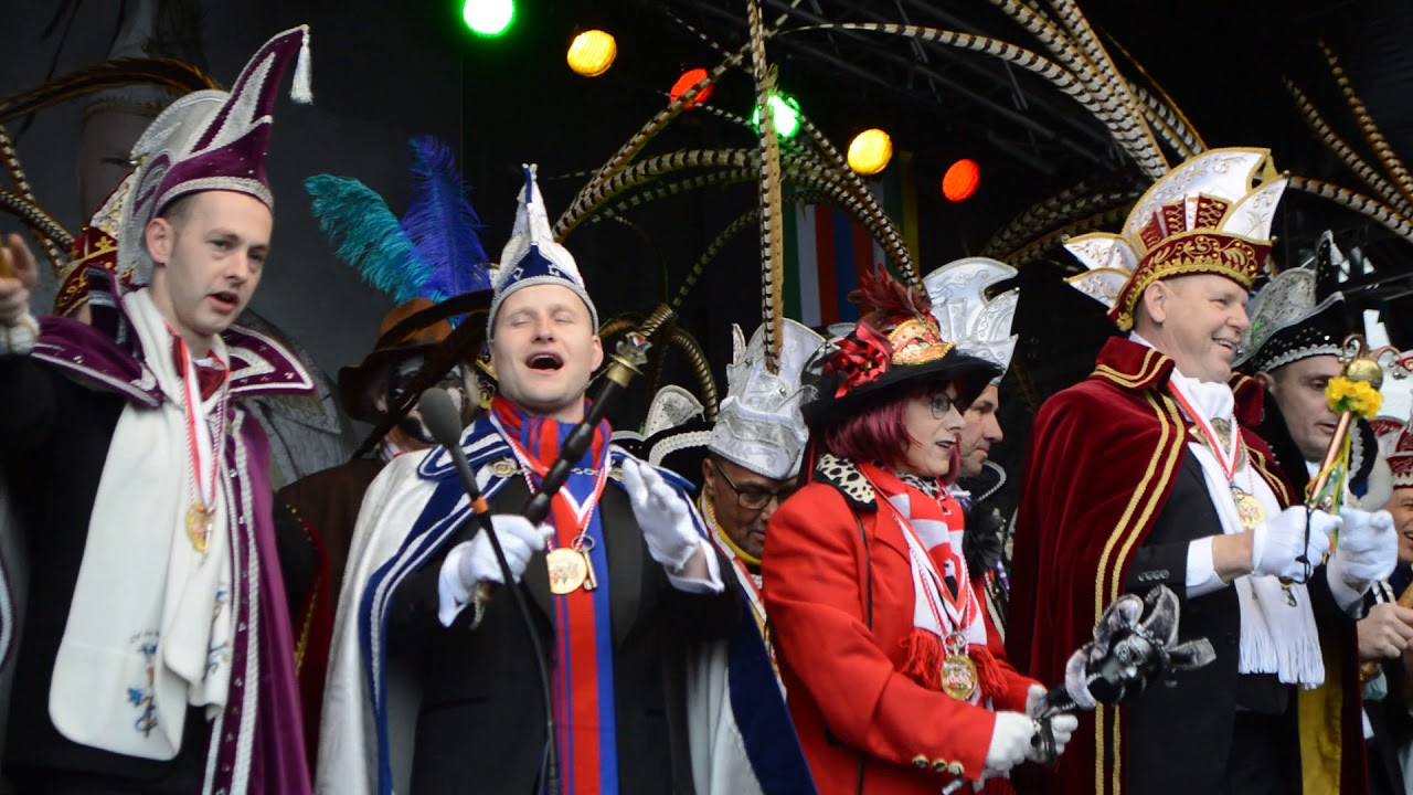 Stadssleuteloverdracht op het Mizunallenplein in Helmond