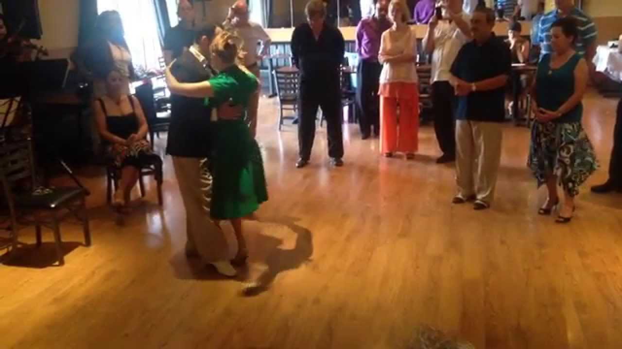 Alberto Ramos Cordero y Micaela Colleen Barrett (Orquesta AquiTango)