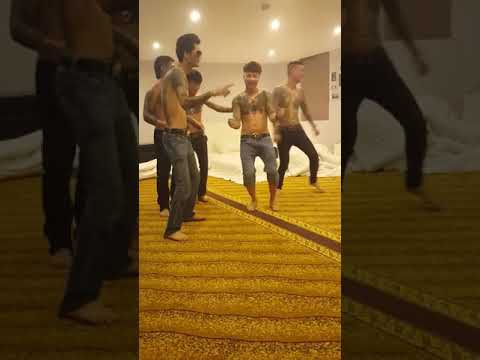 Video khá bảnh quẩy cùng 50 ae trong phòng cực chất - ngô bá... - youtube