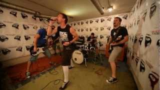 Debeli Precjednik Fat Prezident - Moja Su Koljena Umorna Od Moljenja Official Video