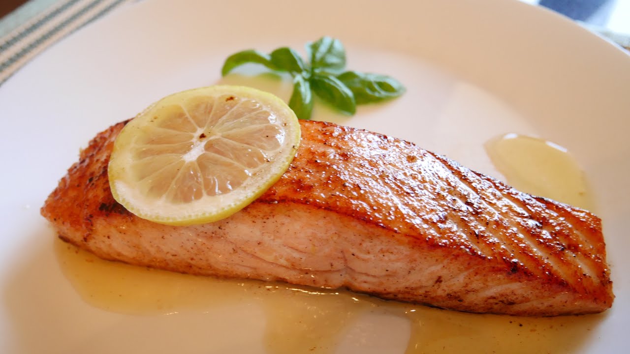 Pan Seared Salmon with Lemon Butter | ปลาแซลมอนซอสเนยมะนาว - YouTube