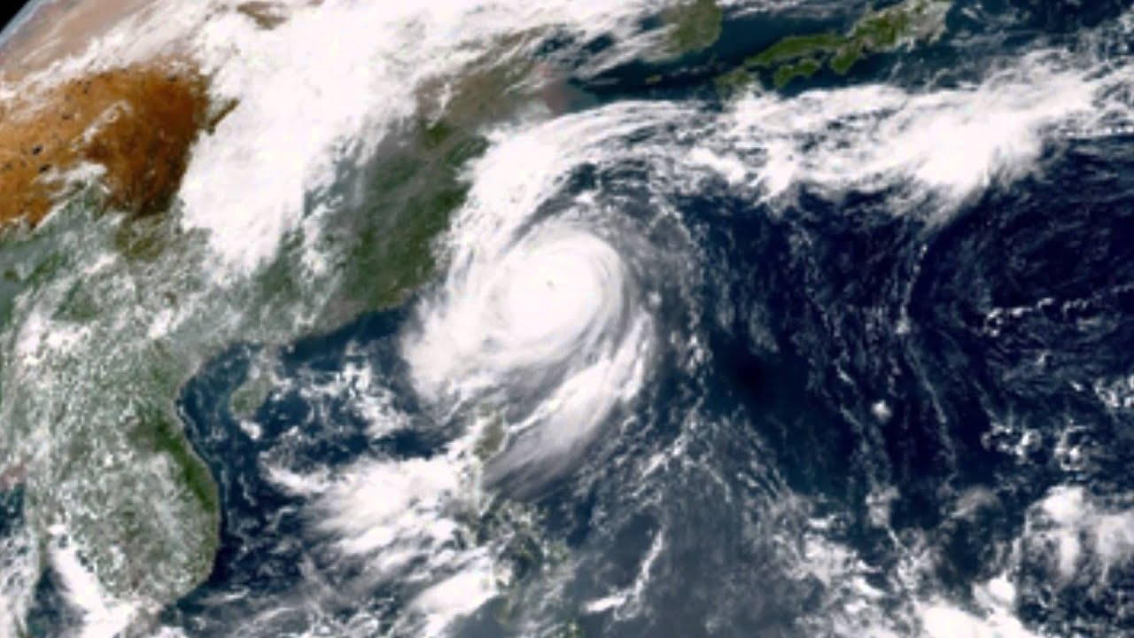 Satellite imagery of Typhoon Dujuan approaching Taiwan observation ps4