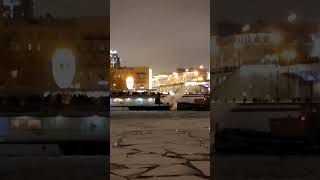 Пароход застрял во льду на Москве реке