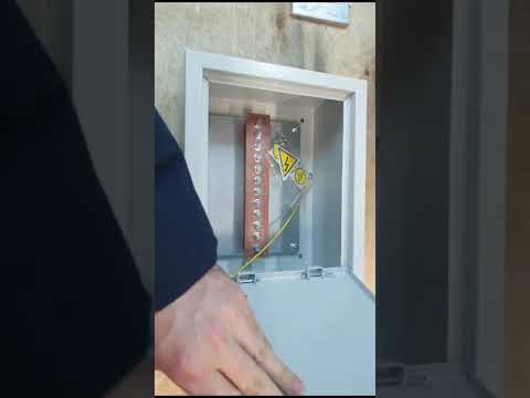 Ящик с медной шиной. Шина 4х40, 10 точек, в комплекте провод заземления.