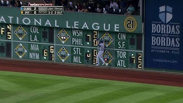 CHC@PIT: Bryant crashes into the wall on leaping grab