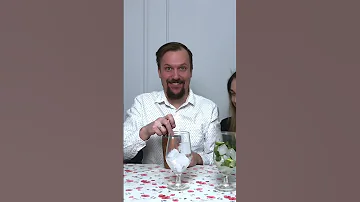 Готовим коктейль Мохи́то — коктейль на основе светлого рома и листьев мяты. Mojito
