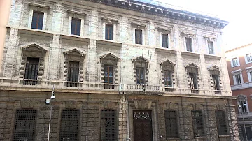 Cosa c'è a piazza del Parlamento?
