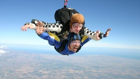 SkyDive - Headcorn Parachute Club - Kent (UK)