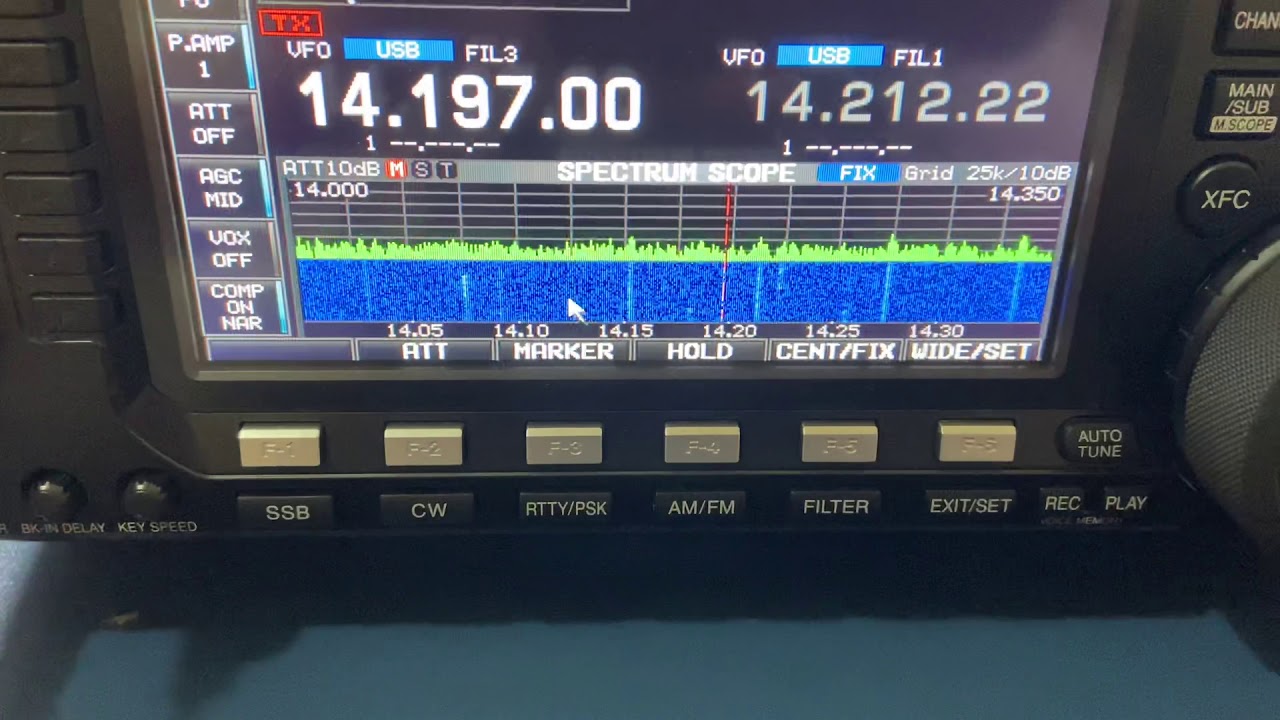 Icom IC 7600 with Keyboard and mouse - YouTube