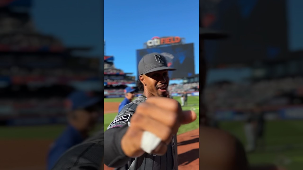 Francisco Lindor leaves nobody hanging 👊