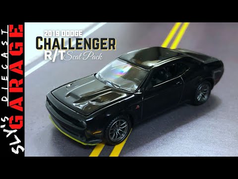 Auto World 2019 Dodge Challenger R/T Scat Pack 2021 Premium Release 1 | 1/64 Diecast Cars Unboxing