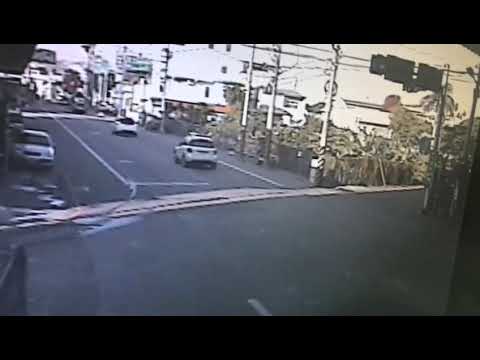 台中霧峰今早車禍 農用耕耘機、小客車相撞畫面曝光 潘虹恩翻攝