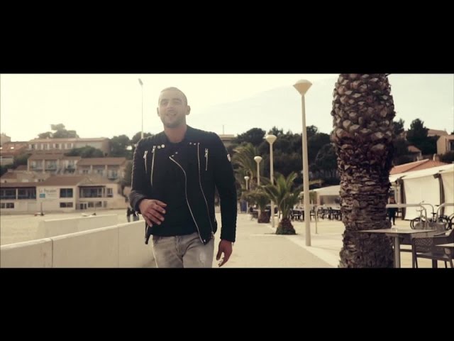 Regarder le vidéoclip de {trackName} par {artistName}