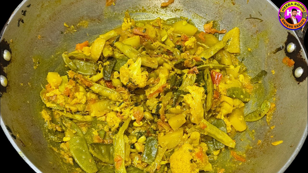 Aalu Gobhi Or Sem Recipe | आलू गोभी और सेम की सब्जी बनाने की विधि | Village Recipe @Hruniquerecipe 