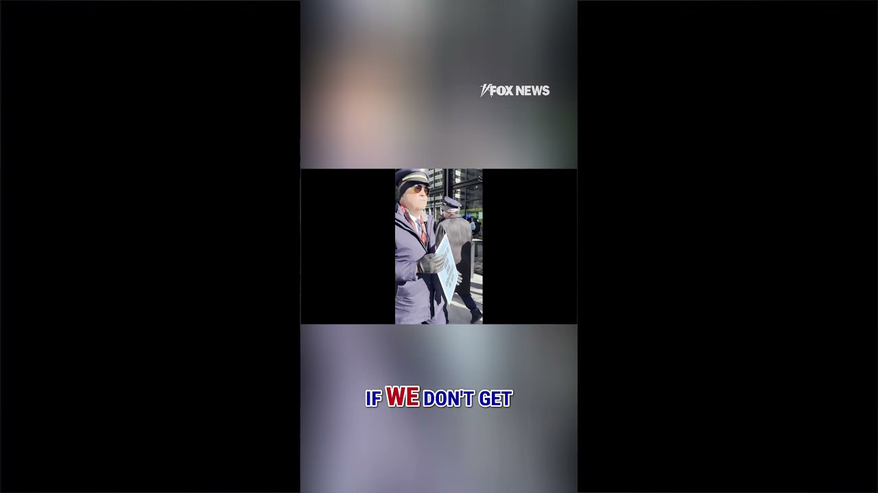 United flight attendants demand fair contracts