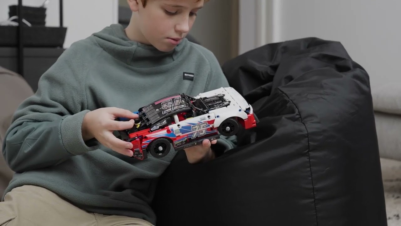 LEGO® Technic NASCAR® Yeni Nesil Chevrolet Camaro ZL1 42153