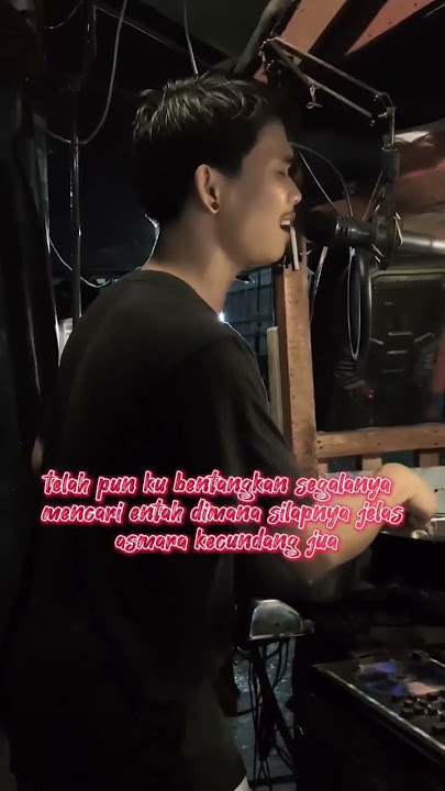 Pedagang Kaki Lima Nyanyi Sambil Jualan Telur Gulung #shortvideos #trending