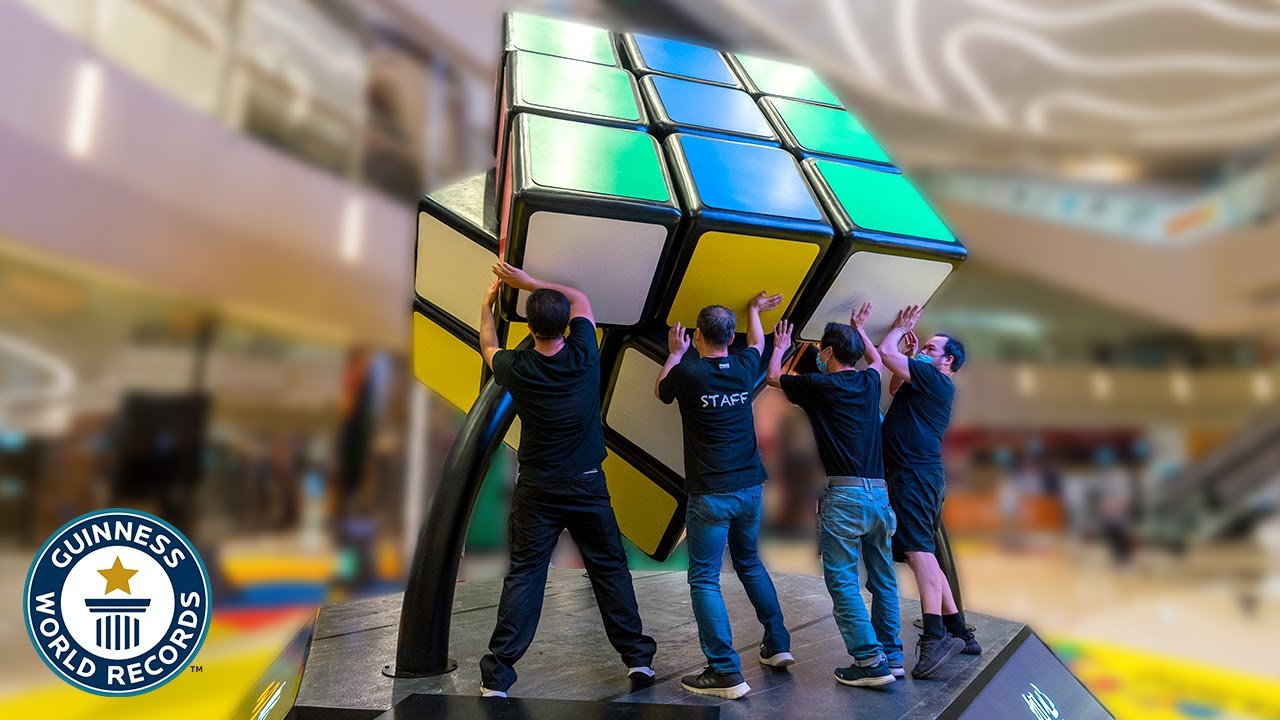 Voici Ernő Rubik, l'inventeur du Rubik's cube