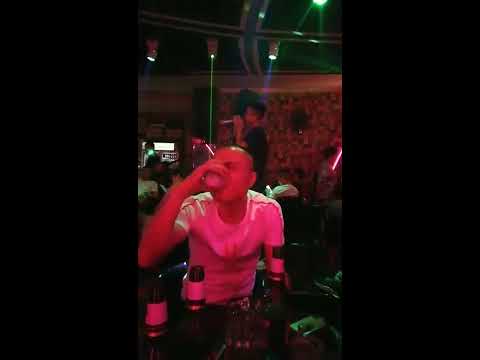 酒吧驻唱秒杀原唱  最远的你是我最近的爱（阿里）