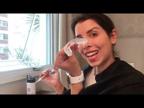 Vídeo: 3 maneiras de usar o gel clareador de dentes
