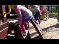 Детская игровая площадка для малышей в парке