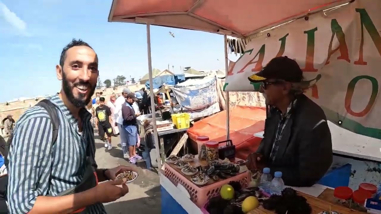 جولة في أزقة مدينة الصويرة وتجربة الأكل الشعبي و السمك المشوي🐟😍 