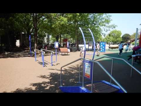 公園でストレッチの巻