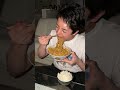 【深夜2時】TikTokでバズってたセブンの豚ラーメンを真改造して油そばにしたら美味すぎた @tsutsuuuuuui