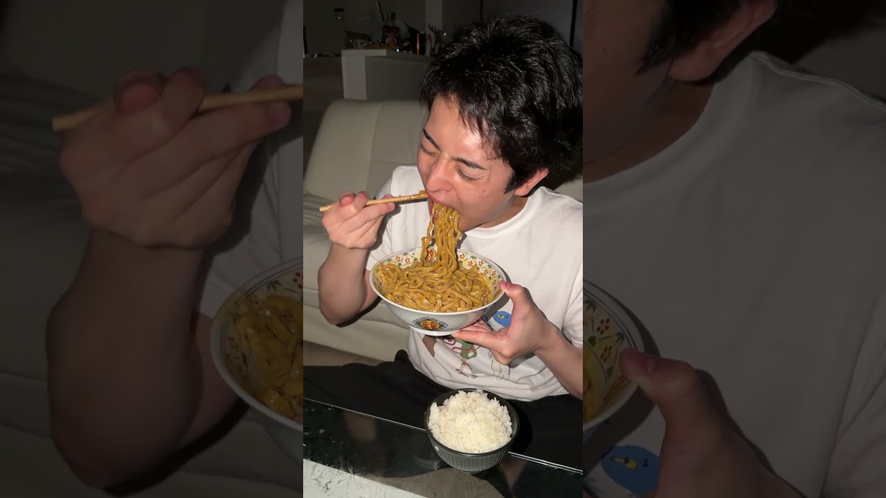 【深夜2時】TikTokでバズってたセブンの豚ラーメンを真改造して油そばにしたら美味すぎた @tsutsuuuuuui