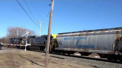 Ex CSX Dash 8 on Norfolk Southern Train 4K UHD
