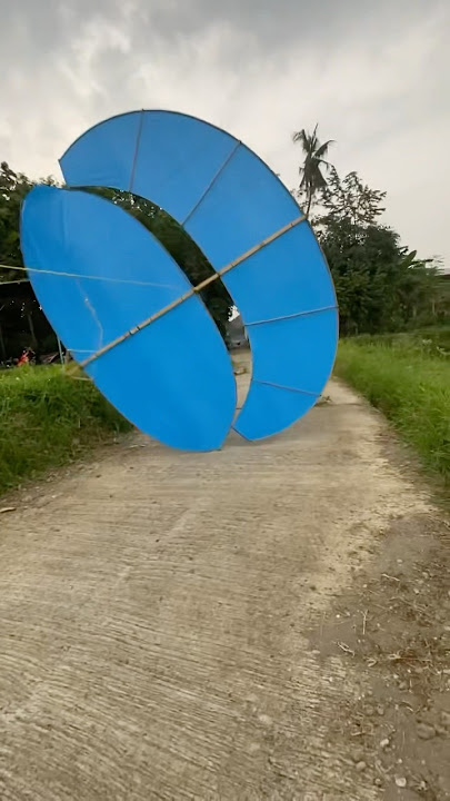 RIP LAYANGANKU BIRU#mamayo #layangan #gapangan #kite #flyingkite