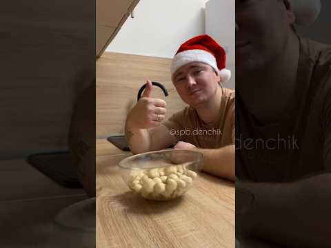 Как быстро очистить шампиньоны от грязи и земли. Рабочий лайфхак #лайфхак #лайфхаки #lifehacks
