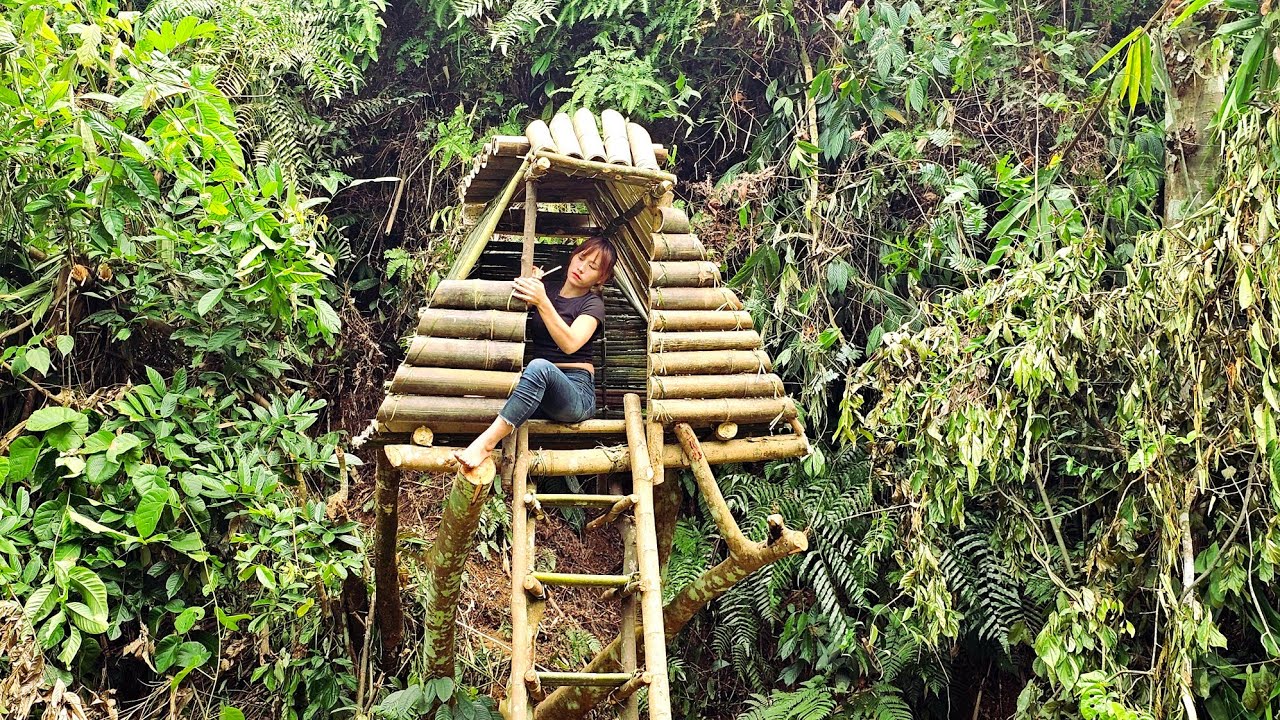 Girl builds a house on a tree, survives alone in the forest - YouTube