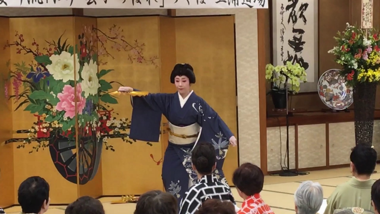 華扇流家元・華扇㐂れは / 祝賀の舞 - YouTube