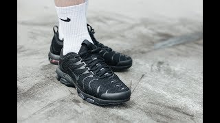 nike tn's all black