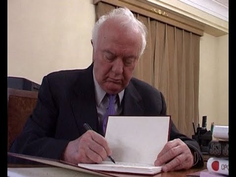 როგორ ტოვებდა ედუარდ შევარდნაძე სამუშაო კაბინეტს ვარდების რევოლუციის შემდეგ, 26 ნოემბერი 2003 წ