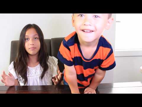 (halal)-gummy-food-vs-real-food-challenge-met-broertje