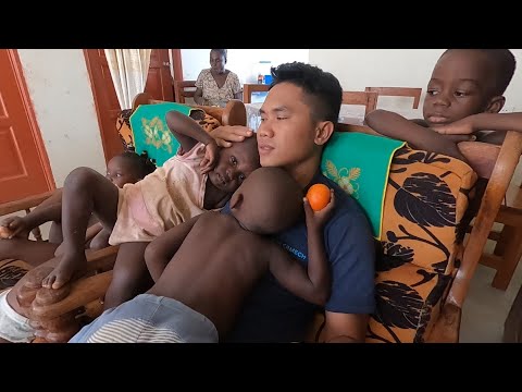 Video: Seorang Bayi Dilahirkan Di Afrika Dengan Empat Kaki - Pandangan Alternatif