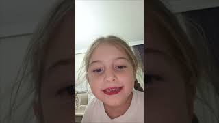 Gizli Gizli Makyaj Yapan Cadı