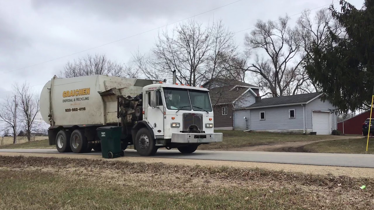 Halloween Special: Peterbilt 320 Bridgeport Ranger garbage truck!