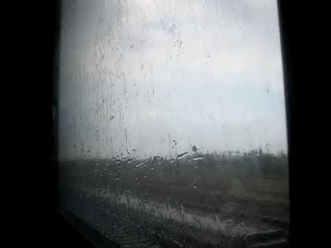 За окном дождь тайпан песня. В моё окошко дождь стучится. Буланова дождь. Дождь стучится в окно Шатунов.