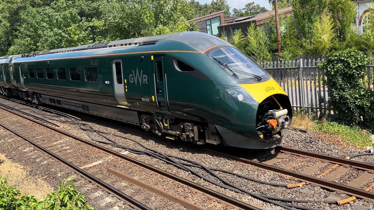 Class 800 IET | 800032 | Great Western Railway - GWR - YouTube