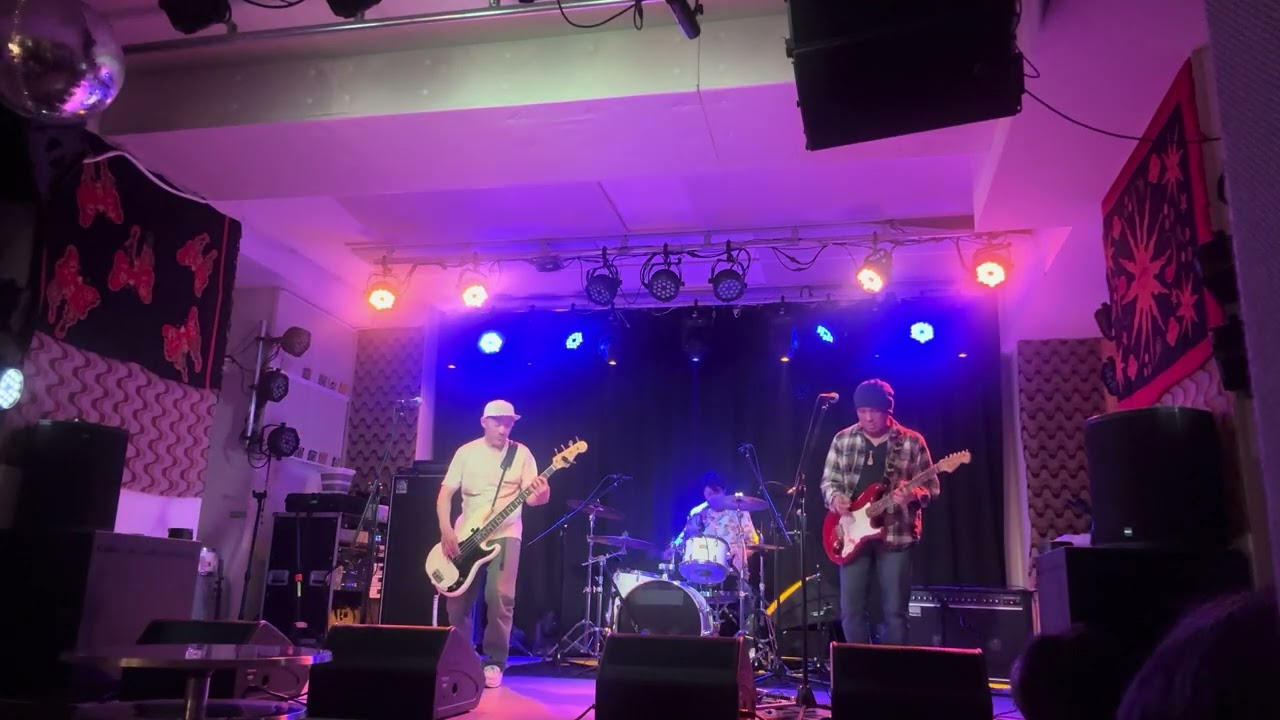 赤い月  /  theBandgrande