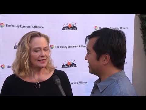 The Valley of the Stars: Cybill Shepherd Red Carpet Interview