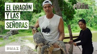 Wild Frank rescata a un enorme dragón acuático de un domicilio tailandés | Wild Frank