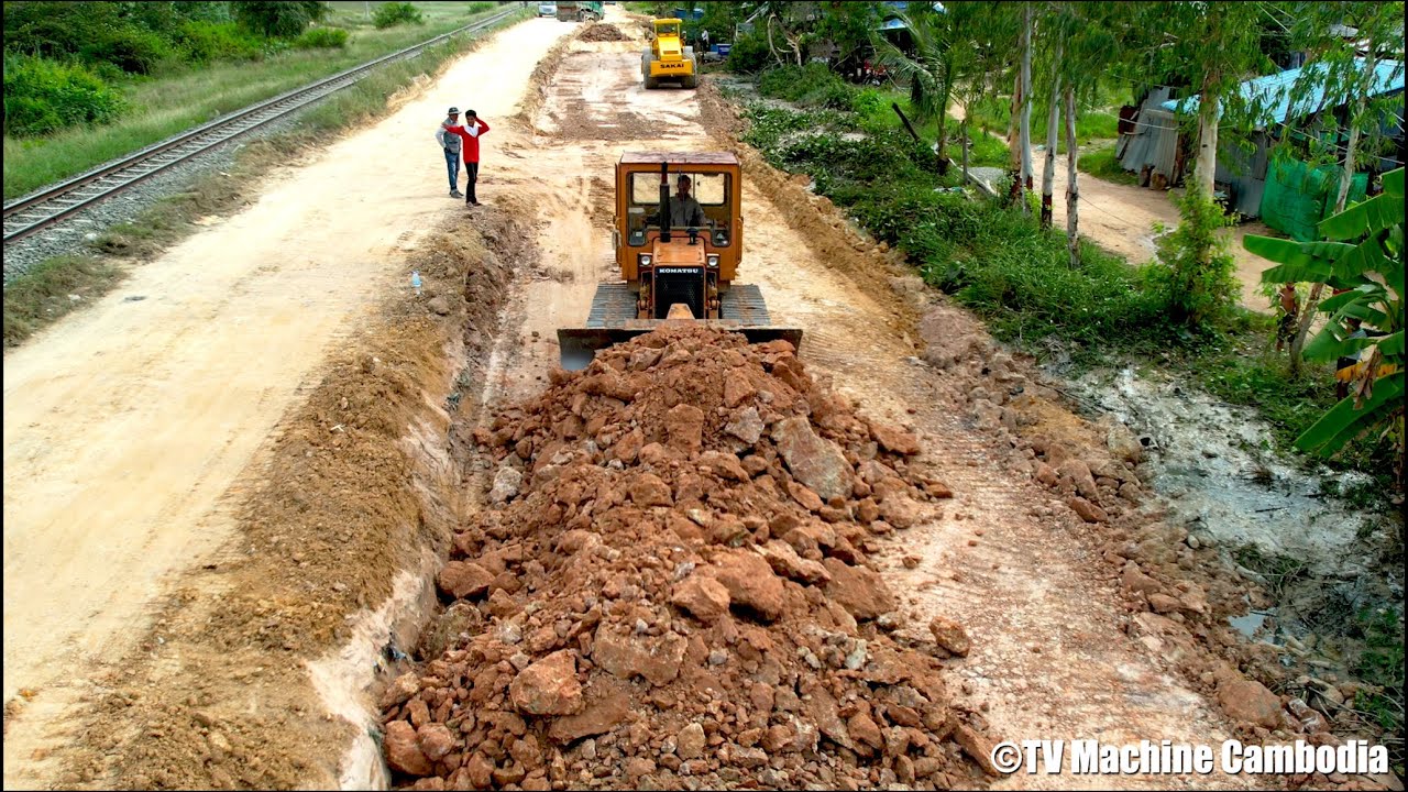 Professional techniques driver skill dozer grading and pushing stone